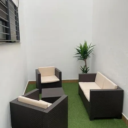 Coqueto En El Centro De Con Patio Privado